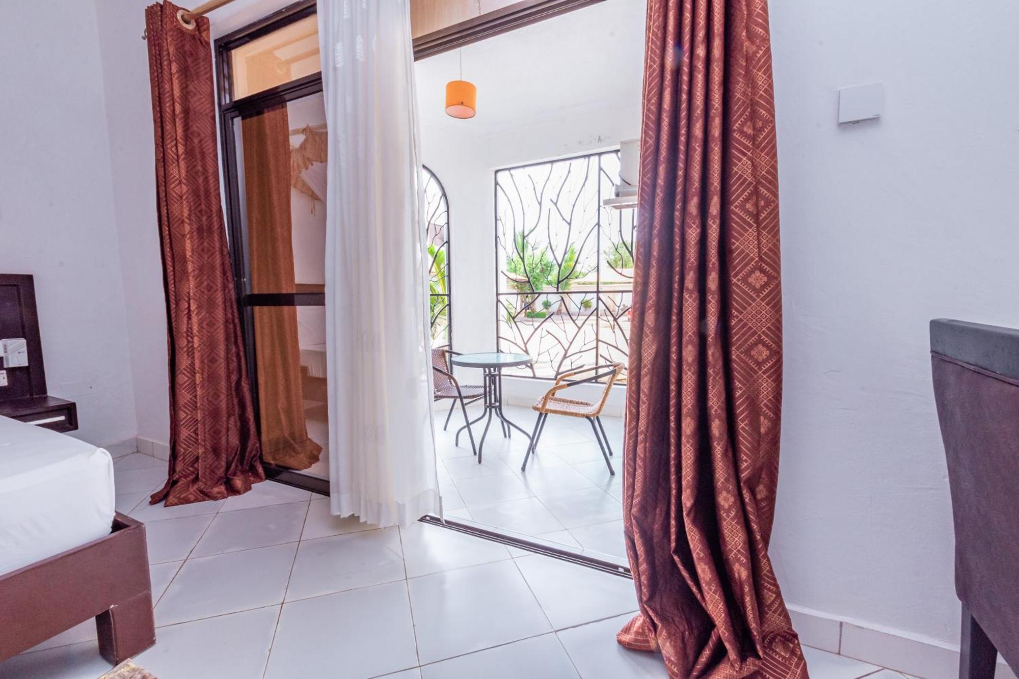 Leomilo Holidays Diani Beach Zimmer foto